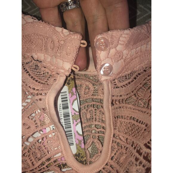 NWT Boohoo TURTLE NECK CROCHET LACE CROP TOP size 6 - Picture 9 of 11